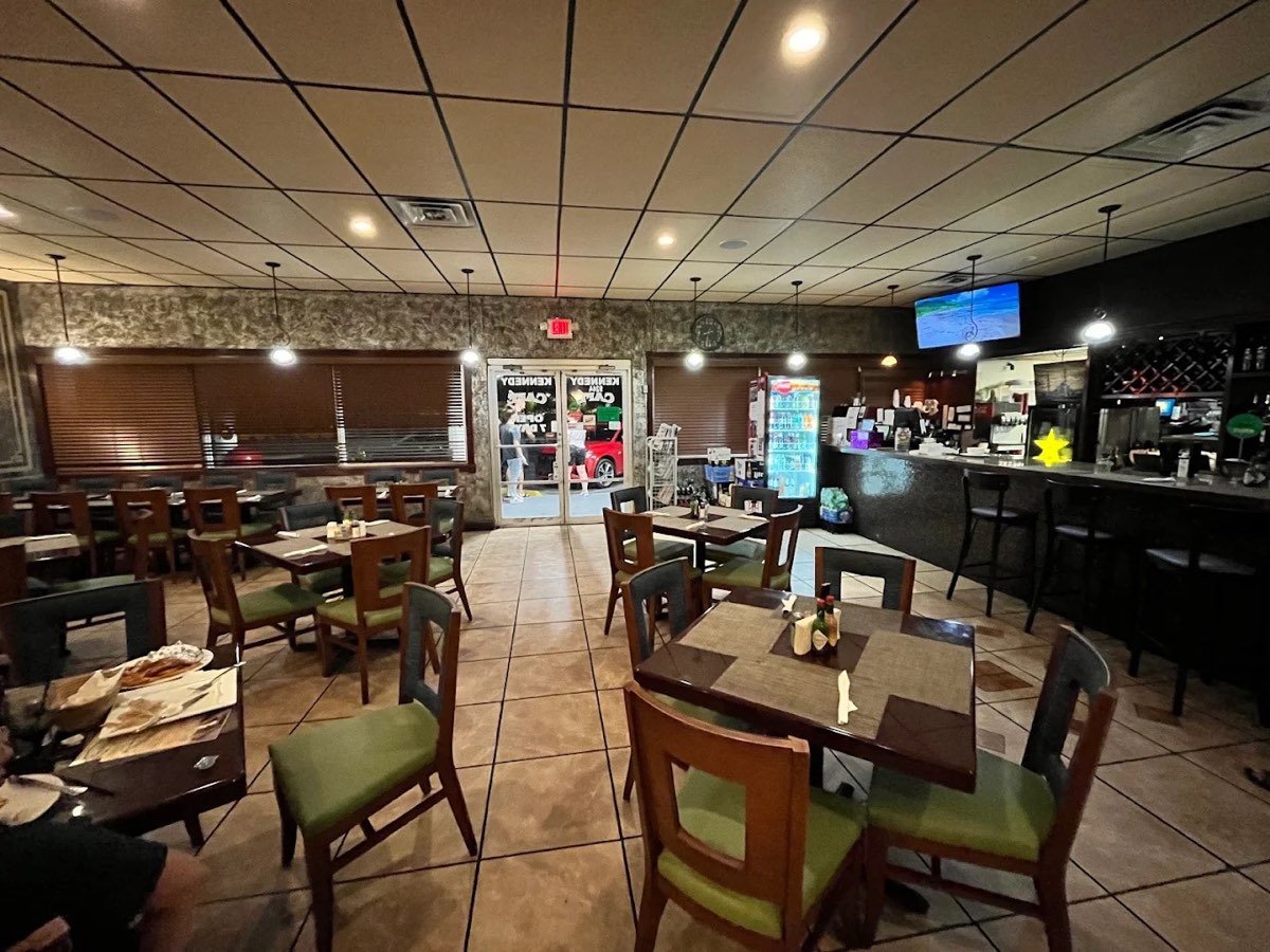 Dining room and bar looking toward the Kennedy Cafe entrance