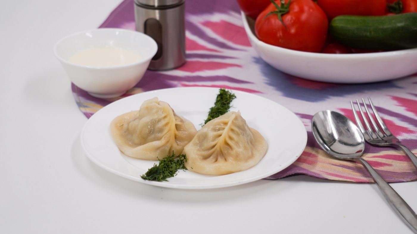 Steamed manti dumplings